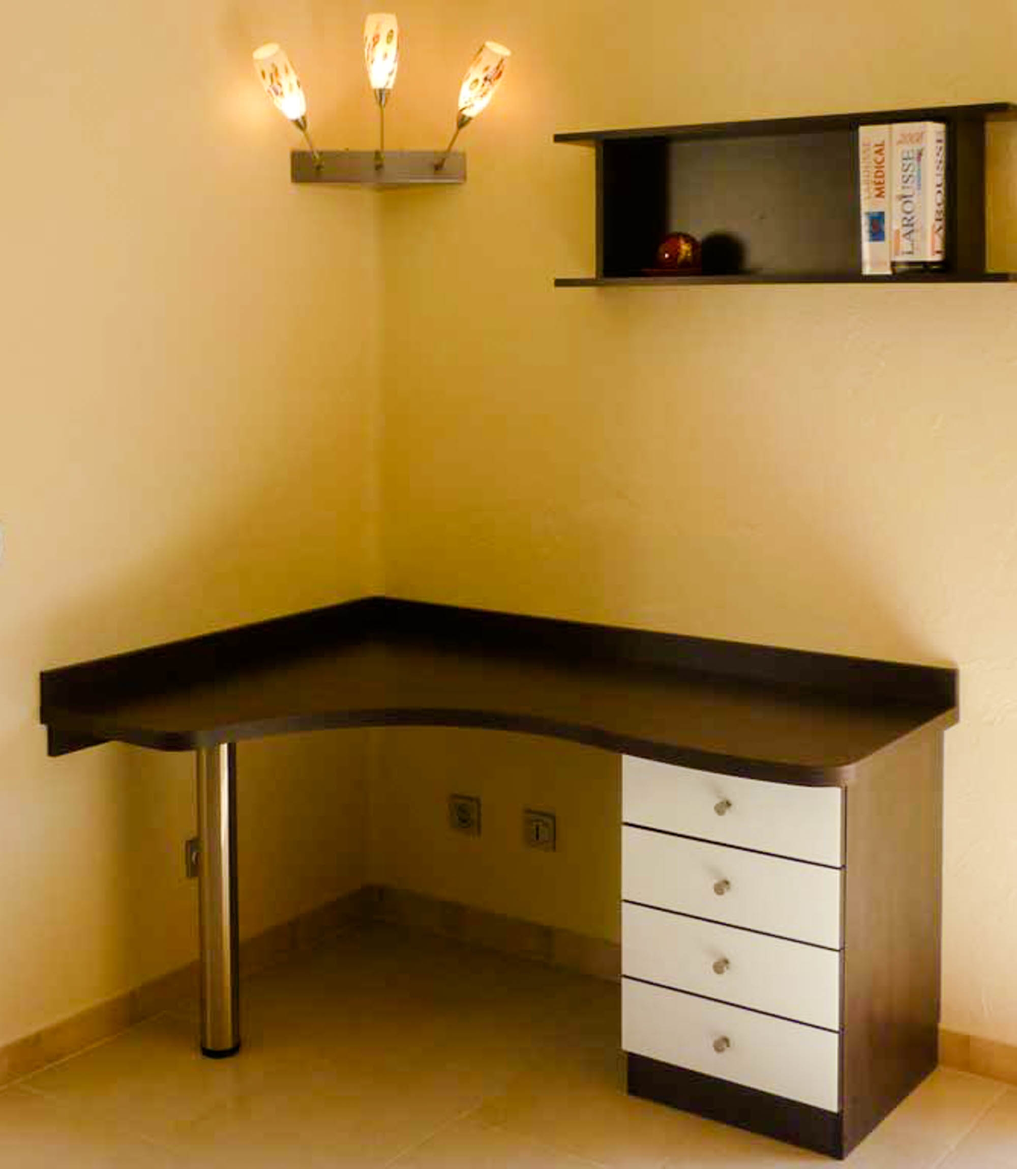 Bureau-02